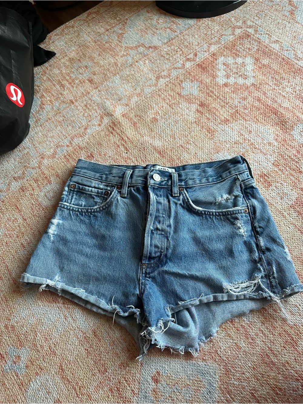 AGOLDE Parker vintage cut off shorts organic cotton Aritzia distressed size 25 - Picture 5 of 9